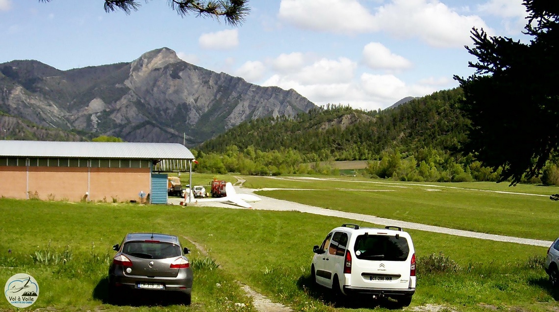 La Motte du Caire est ouvert!...............Wir fliegen!..............We are open!